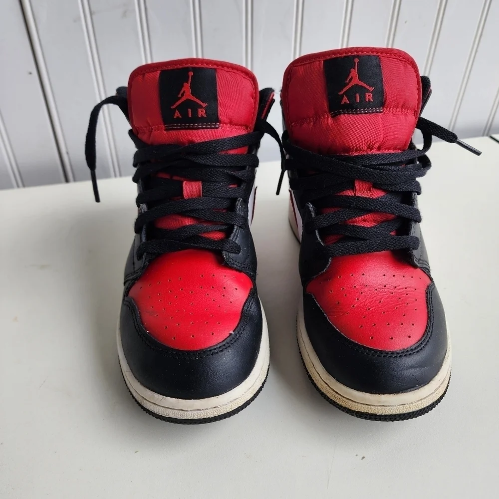 Nike Boys Air Jordan 1 Red 554725-079 Black Basketball Shoes Sneakers Size 6.5Y
